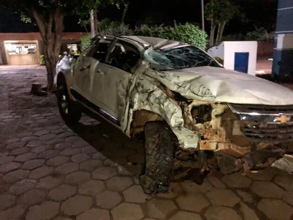 Irmão de vencedor do BBB12 atropela anta e capota caminhonete em MS