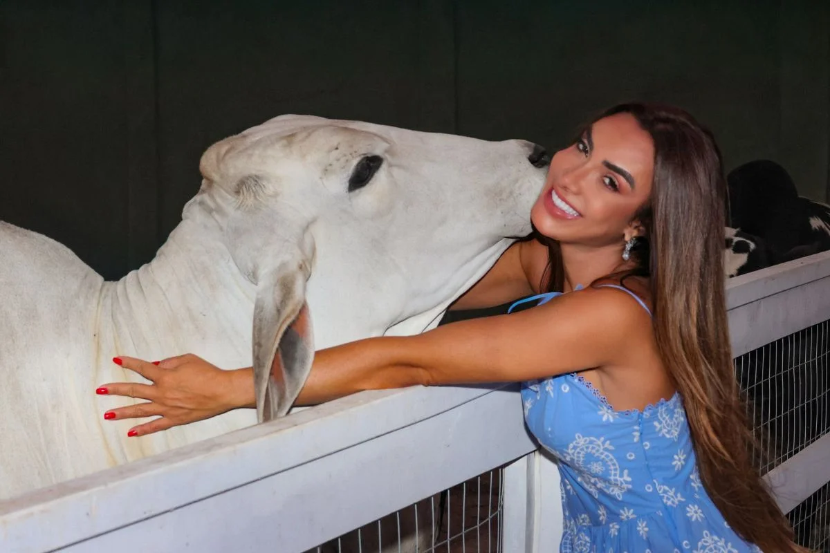 Nicole Bahls em seu sítio Nicole Bahls em seu sítio