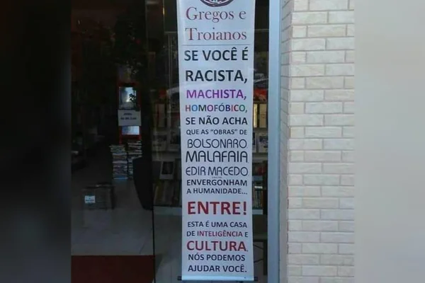 placa contra edir macedo em sebo