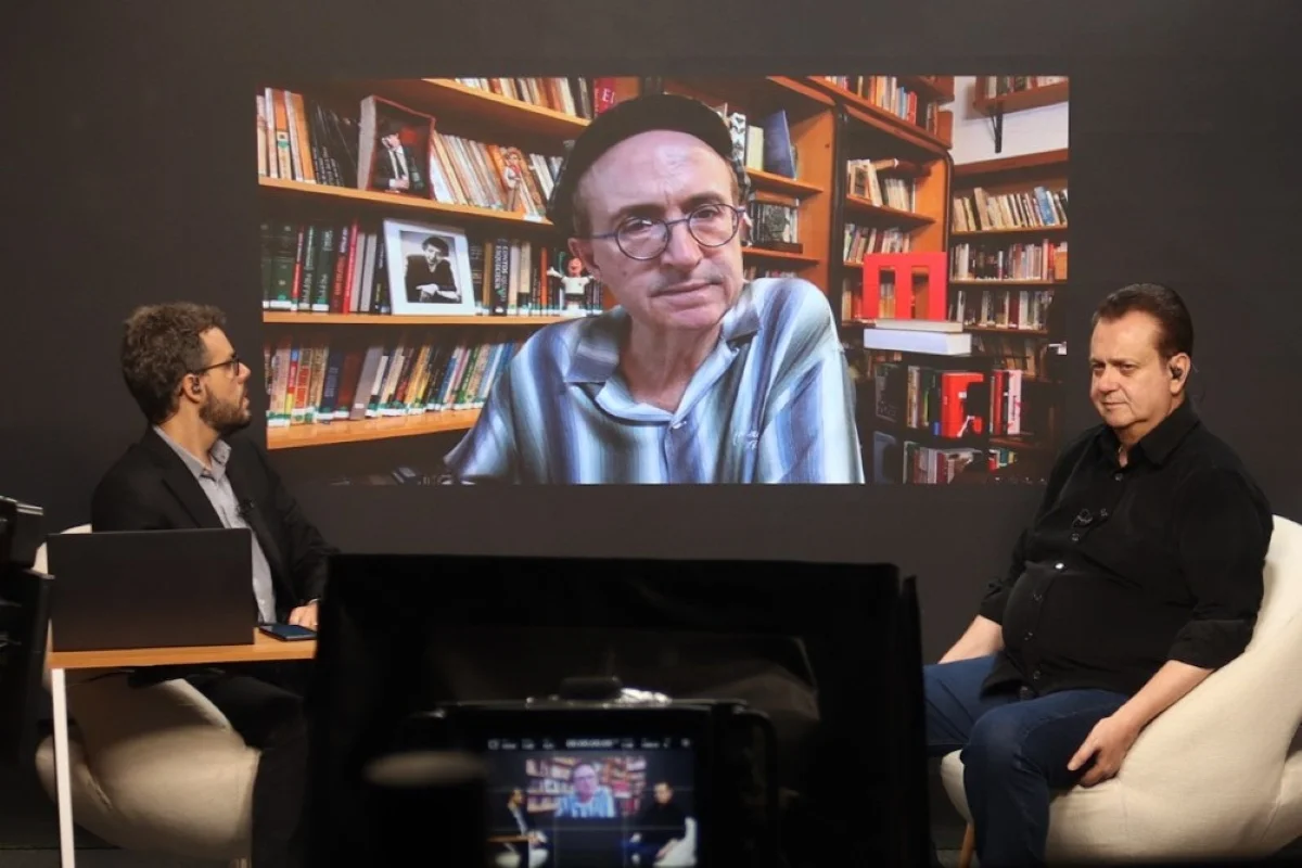 O presidente do PSD e pré-candidato a vice na chapa de Ronaldo Caiado à Presidência, Gilberto Kassab, em entrevista ao Metrópoles - na foto em conversa com os jornalistas Fabio Leite e Reinaldo Azevedo O presidente do PSD e pré-candidato a vice na chapa de Ronaldo Caiado à Presidência, Gilberto Kassab, em entrevista ao Metrópoles - na foto em conversa com os jornalistas Fabio Leite e Reinaldo Azevedo