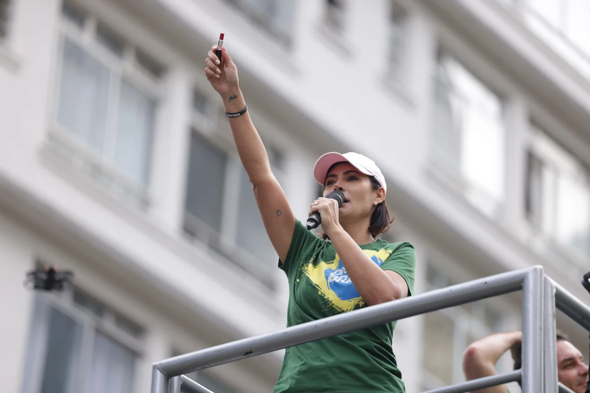 Michelle nunca admitiu publicamente ter a intenção de concorrer ao Senado e, ao ser questionada, tem dito que a candidatura seria consequência de um “chamado de Deus” Michelle nunca admitiu publicamente ter a intenção de concorrer ao Senado e, ao ser questionada, tem dito que a candidatura seria consequência de um “chamado de Deus”