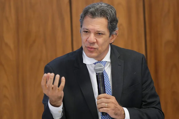 Foto colorida do ministro da Fazenda, Fernando Haddad - Metrópoles