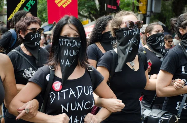 PROTESTO CONTRA A DITADURA EM PORTO ALEGRE.