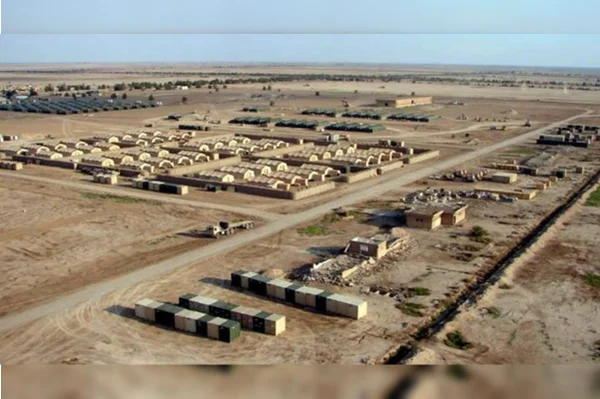 Imagem colorida mostra base dos EUA no norte do Iraque - Metrópoles