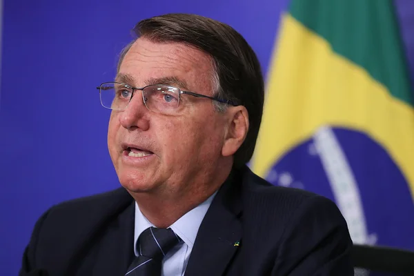 Bolsonaro elogia CFM por manter parecer do tratamento precoce da Covid-19