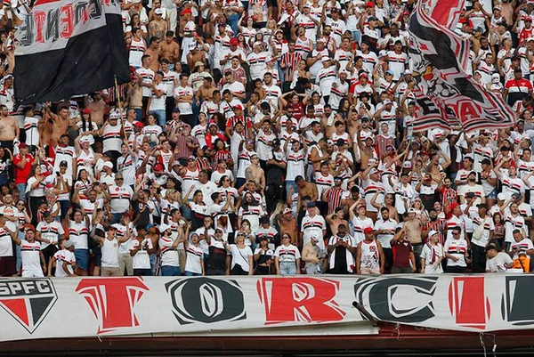 Organizada do São Paulo promete “liberar balada”, caso time quebre tabu