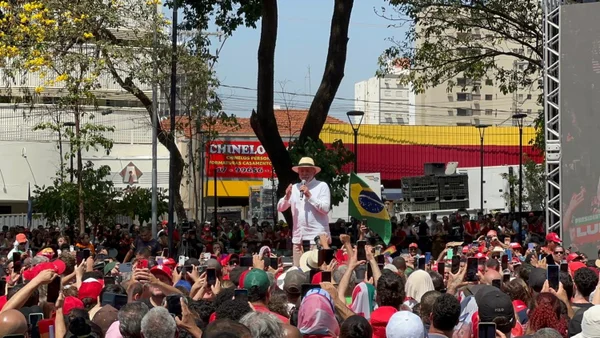 “Trump, faça um Pix para você ver como é bom”, convida Lula em comício