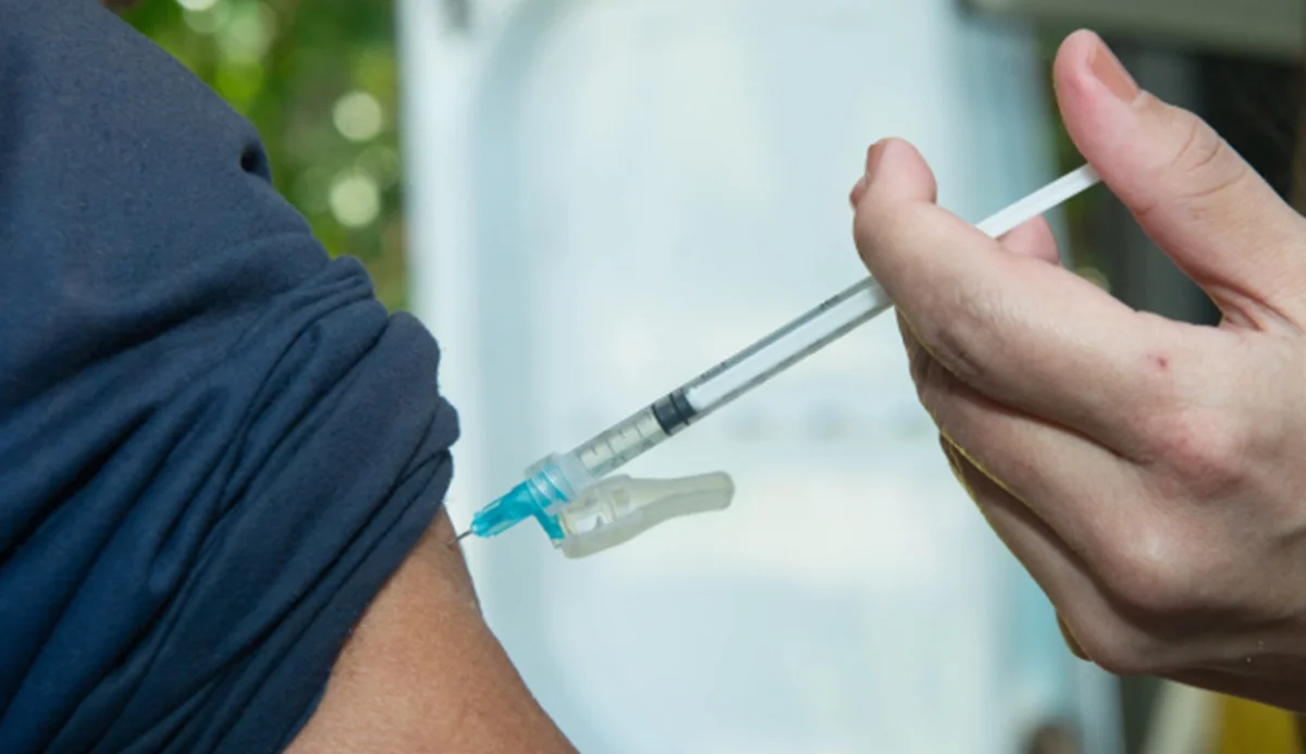 Governo suspende vacina contra a dengue do Butantan Governo suspende vacina contra a dengue do Butantan