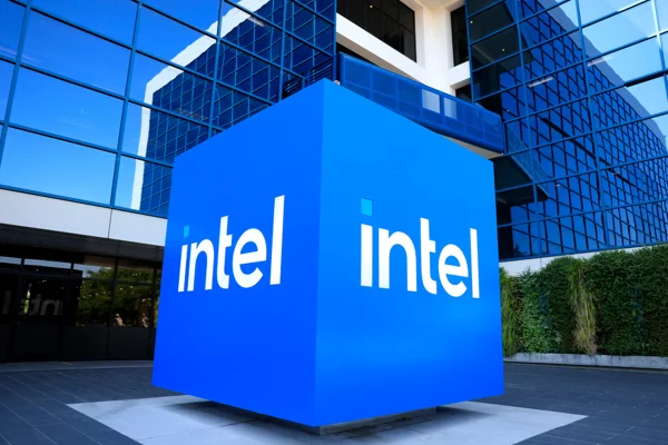 Imagem da fachada de escritório da Intel, empresa de tecnologia dos Estados Unidos - Metrópoles