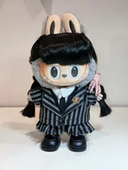 Customização inspirada na personagem Wandinha Addams, interpretada pela atriz Jenna Ortega Customização inspirada na personagem Wandinha Addams, interpretada pela atriz Jenna Ortega