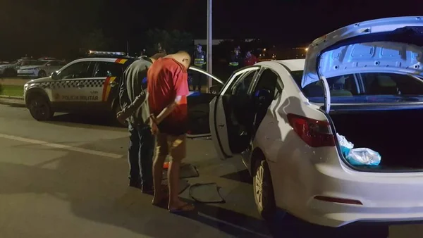 PM recupera carro roubado de motorista de aplicativo no DF