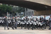 A Polícia Militar reforçou o efetivo na região central para tentar combater a gangue "quebra-vidro". A Polícia Militar reforçou o efetivo na região central para tentar combater a gangue "quebra-vidro".