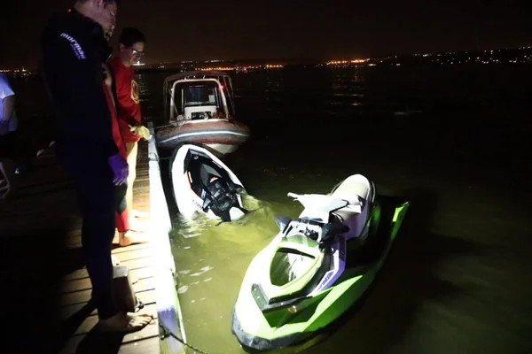 Batida entre jet skis no Lago Paranoá deixa uma pessoa ferida