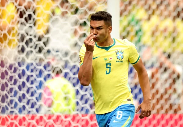 Criticado, Casemiro é eleito melhor em campo após gol contra Japão