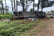 Acidente envolvendo ônibus de turismo deixa 5 mortos em Pato de Minas
Acidente envolvendo ônibus de turismo deixa 5 mortos em Pato de Minas