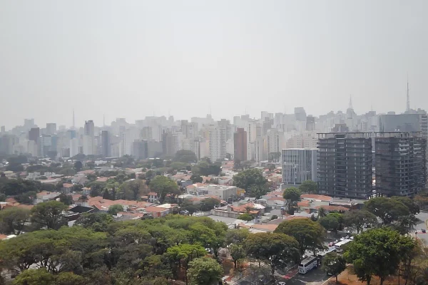 Na manhã desta quinta-feira, São Paulo registrou 166 no índice do site IQAir. Cidade lidera o ranking de pior qualidade do ar novamente - Metrópoles