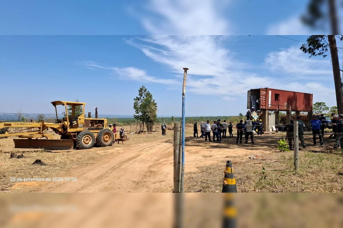 Agentes encontraram tratores trabalhando em área ambiental no Paranoá Agentes encontraram tratores trabalhando em área ambiental no Paranoá