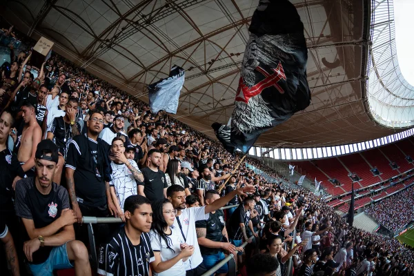 Gaviões vai ao CT e cobra jogadores por desempenho do Corinthians