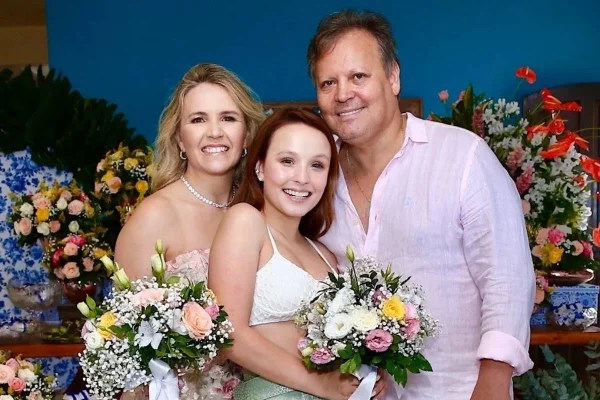 Larissa Manoela com os pais