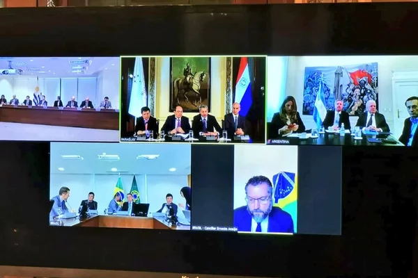 videoconferência sobre coronavírus