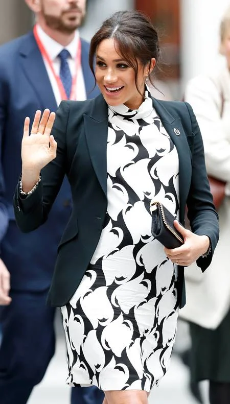 Meghan estaria sendo chamada pelos funcionários da família real de "enxaqueca'' por conta do seu jeito autoritário Meghan estaria sendo chamada pelos funcionários da família real de "enxaqueca'' por conta do seu jeito autoritário