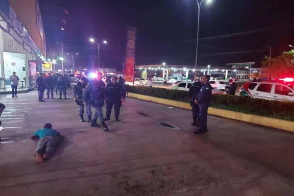 Jovem brinca de assalto e acaba baleado na boca por policial à paisana