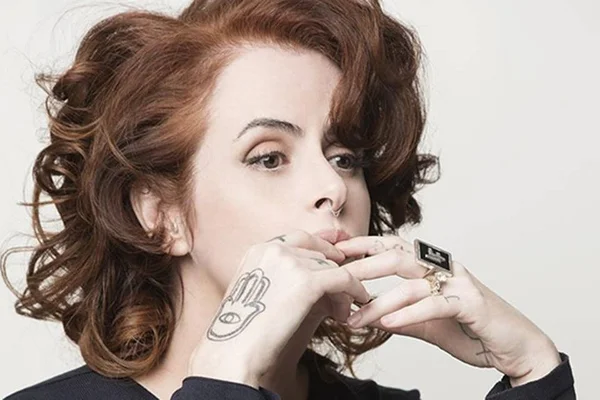 Famosos lamentam morte de Fernanda Young pelas redes sociais