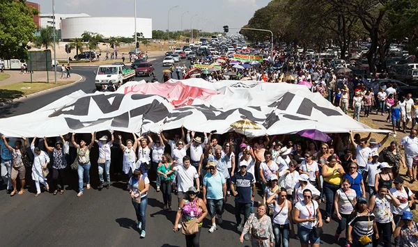 Trânsito ruim. Filas nos hospitais. Greve enrolla o dia do brasiliense