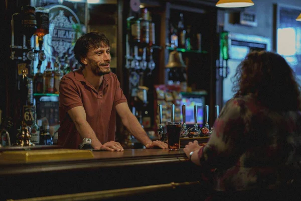 cena da série bebe rena - metrópoles