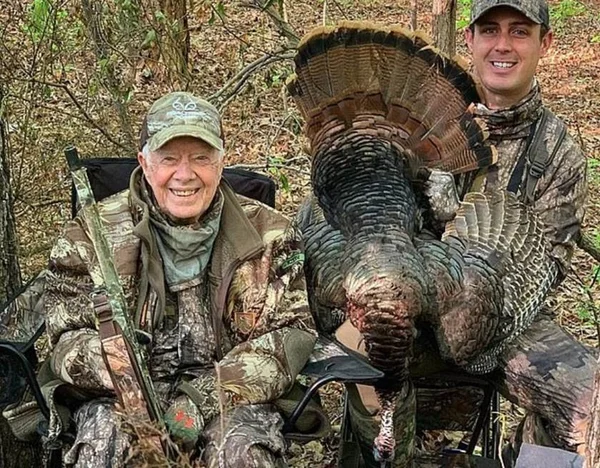 Ex-presidente dos EUA, Jimmy Carter fratura quadril ao ir caçar perus