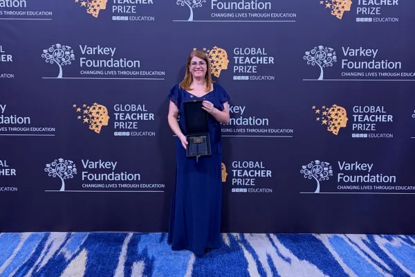 Débora Garofalo ganha "Nobel da Educação"