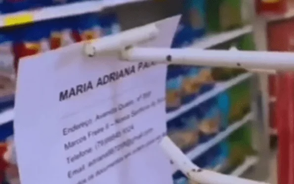 Vídeo: loja da Americanas usa currículo de mulher como placa de preço