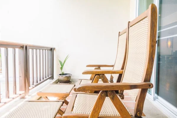 Temperatura elevada e tempo seco: 5 móveis para a área externa de casa