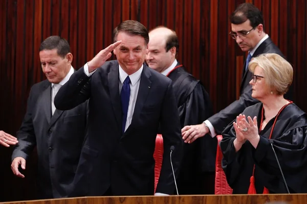Desafio Bolsonaro: fazer política para melhorar economia e segurança