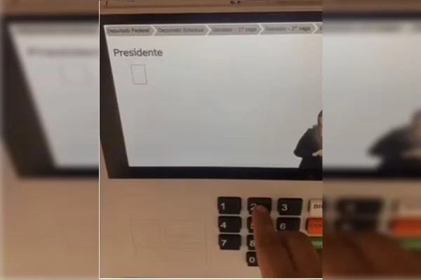 Eleitor é abordado pela PM após filmar e publicar vídeo do próprio voto