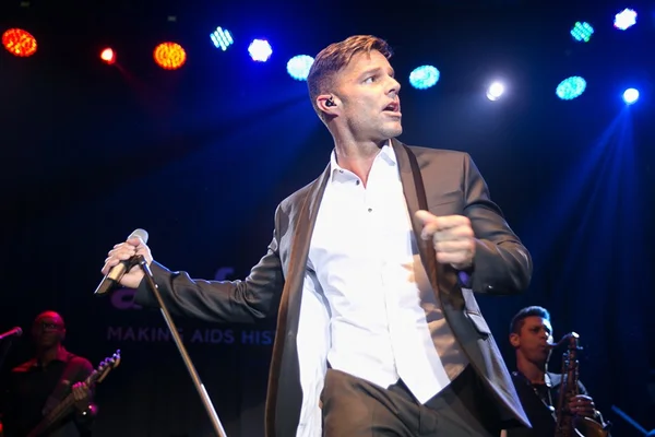 “Minha namorada sabia que eu era gay”, diz Ricky Martin