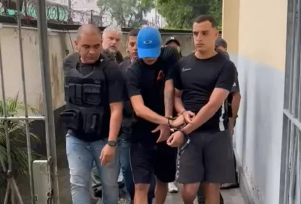 foto colorida da prisão de Caio Dantas Oliveira Junior, apontado como armeiro do PCC na Baixada Santista - Metrópoles