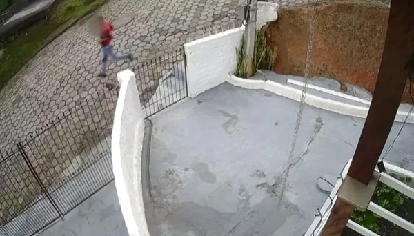 Vídeo: assassino levou 8 minutos para invadir casa, matar ex e fugir