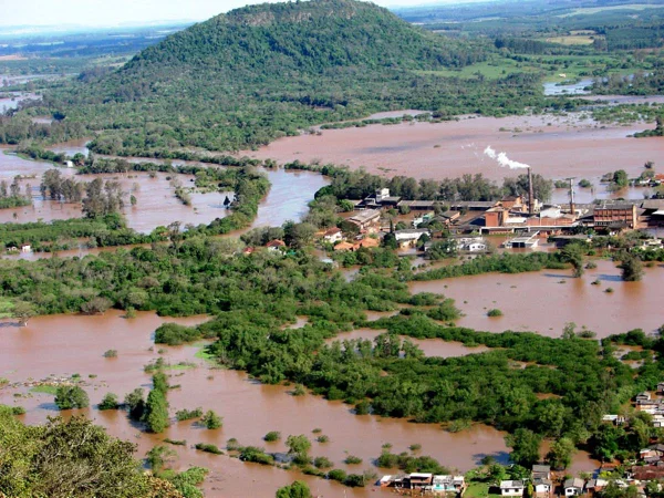Imagem colorida do Rio Caí, no Rio Grande do Sul - Metrópoles