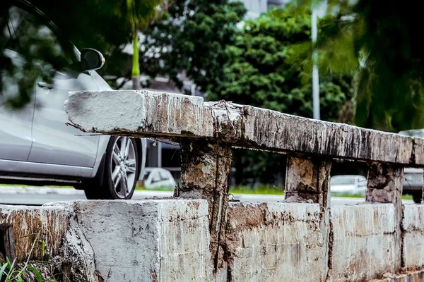 Sem proteção. Viadutos do DF oferecem riscos a motoristas e pedestres