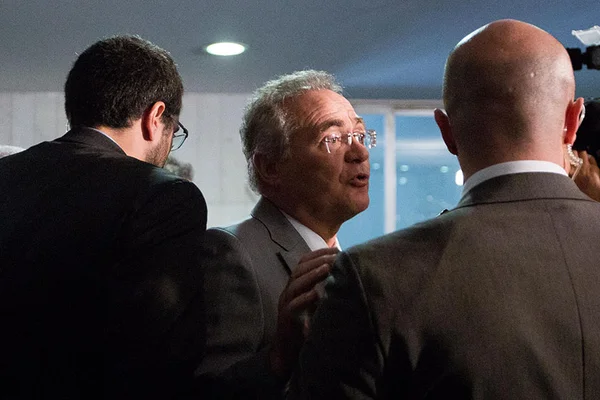 Renan Calheiros ataca governo Temer em postagem nas redes sociais