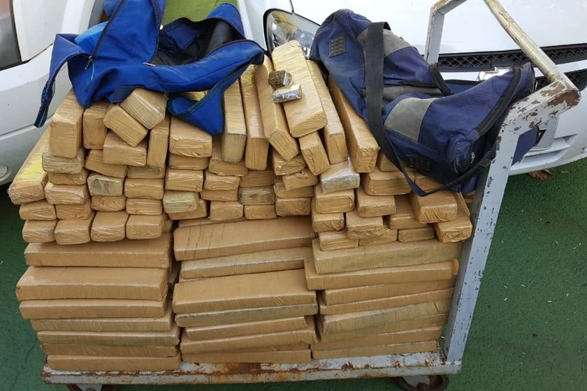 Polícia Civil apreende meia tonelada de maconha no Sol Nascente Polícia Civil apreende meia tonelada de maconha no Sol Nascente