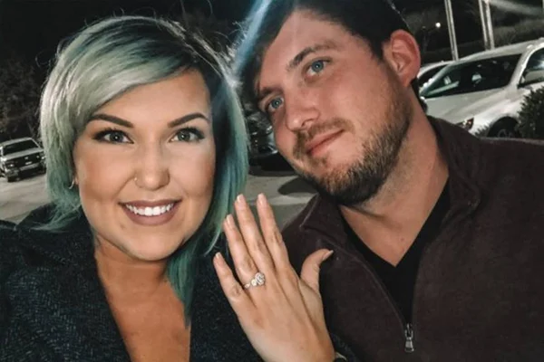 Casal finge pedido de casamento para ganhar bebidas grátis