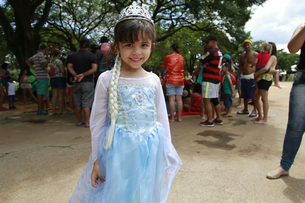 Foliões tomam as ruas de Brasília no segundo dia de carnaval - imagem 8 Foliões tomam as ruas de Brasília no segundo dia de carnaval - imagem 8