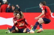 Jogadoras da Espanha comemoram gol e classificação