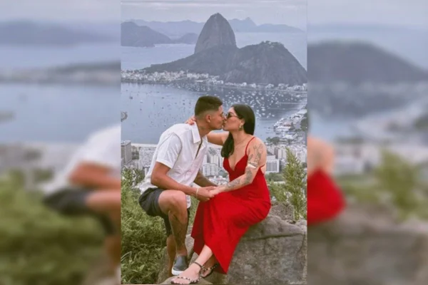 casal se beijando no Rio de Janeiro