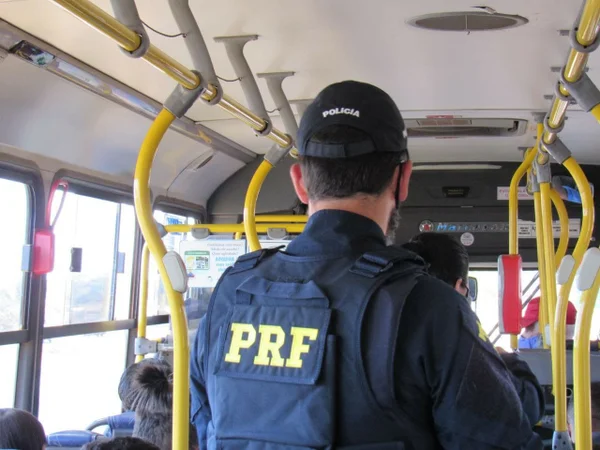 Homem é preso após ser flagrado se masturbando dentro de ônibus no DF