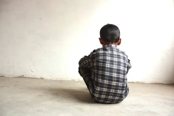Adolescente mata e come partes do corpo de um garoto de 9 anos