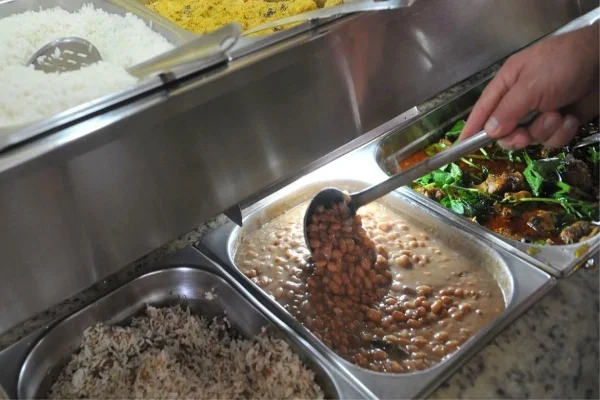 Almoço em BH: preço do quilo varia de R$ 19,99 a R$ 209