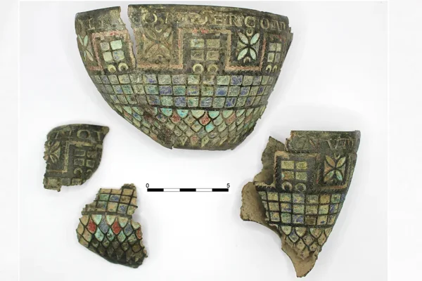 Imagem colorida de taça encontrada na Espanha - Metrópoles